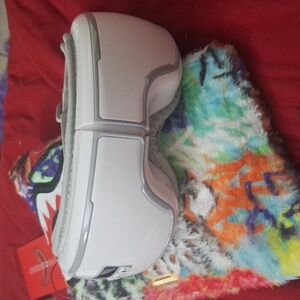 Migraine relief eye massager